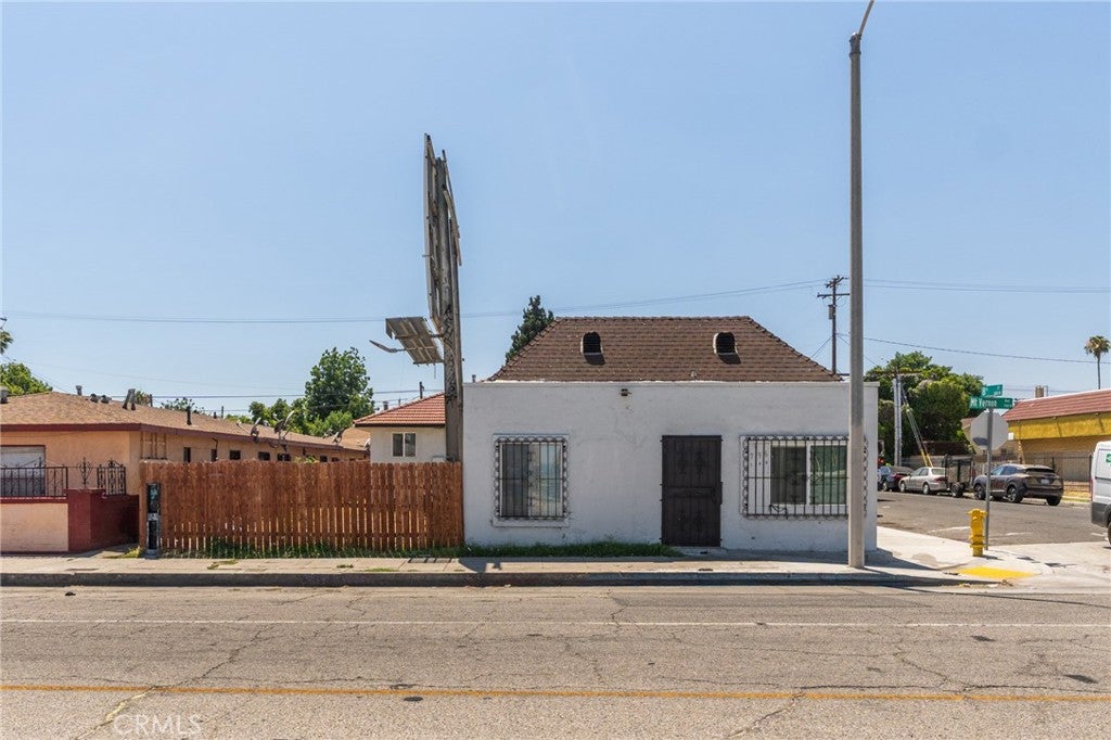 796 N Mount Vernon Avenue