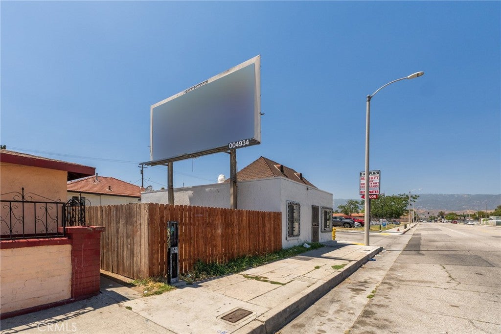 796 N Mount Vernon Avenue