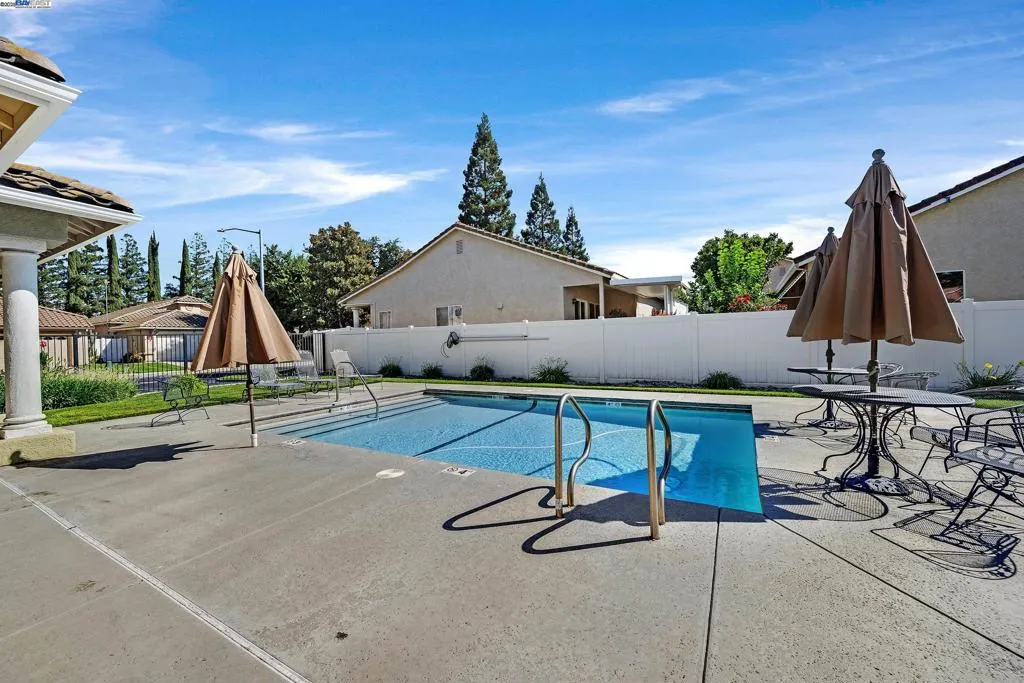 Oakdale, California 95361, United States, 2 Bedrooms Bedrooms, ,2 BathroomsBathrooms,Residential,Active,228233