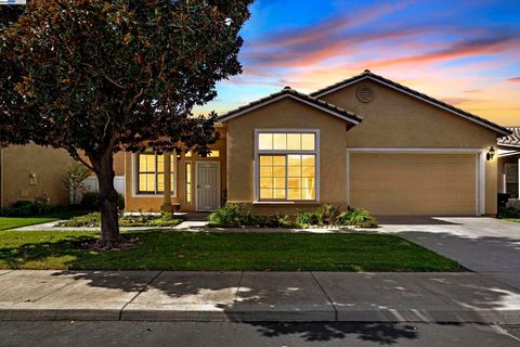 129 Little Johns Creek Dr Oakdale CA 95361