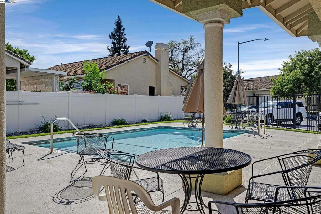 Oakdale, California 95361, United States, 2 Bedrooms Bedrooms, ,2 BathroomsBathrooms,Residential,Active,228233