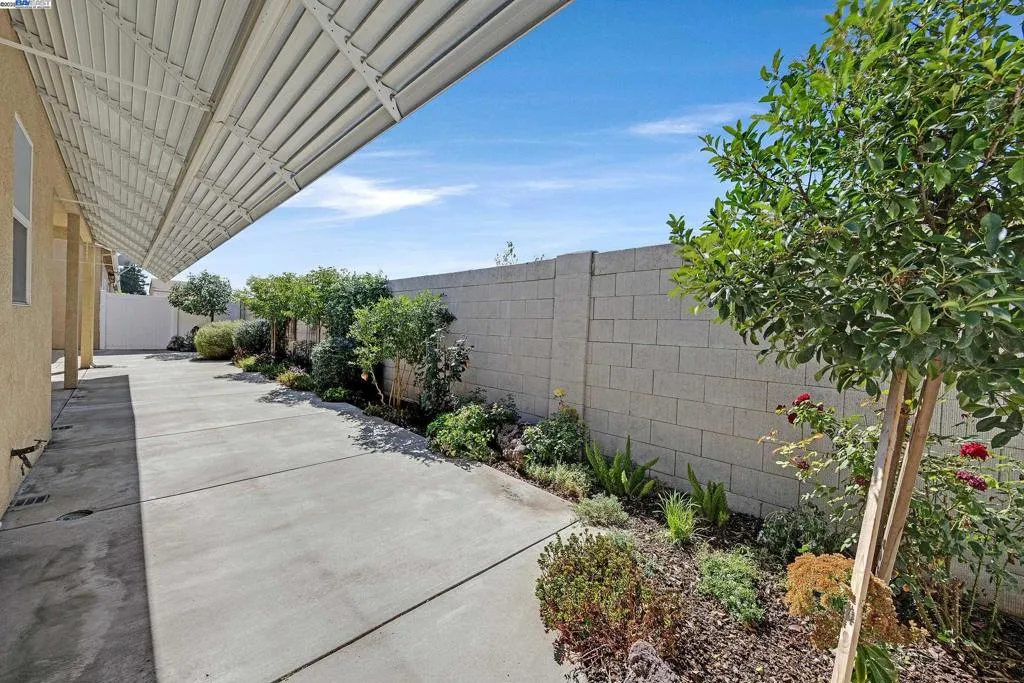 Oakdale, California 95361, United States, 2 Bedrooms Bedrooms, ,2 BathroomsBathrooms,Residential,Active,228233