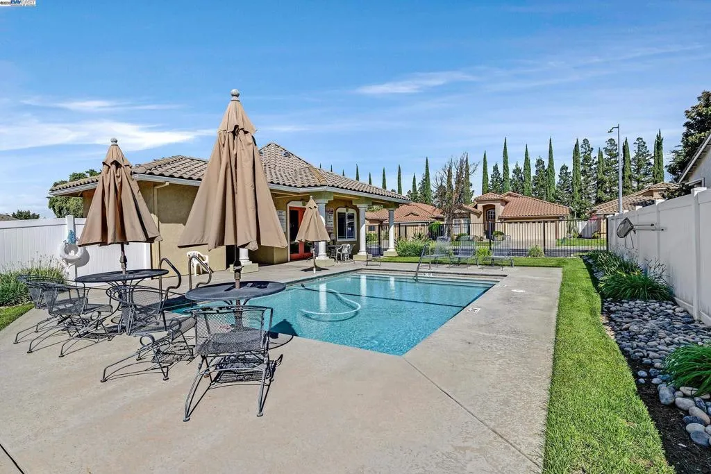 Oakdale, California 95361, United States, 2 Bedrooms Bedrooms, ,2 BathroomsBathrooms,Residential,Active,228233