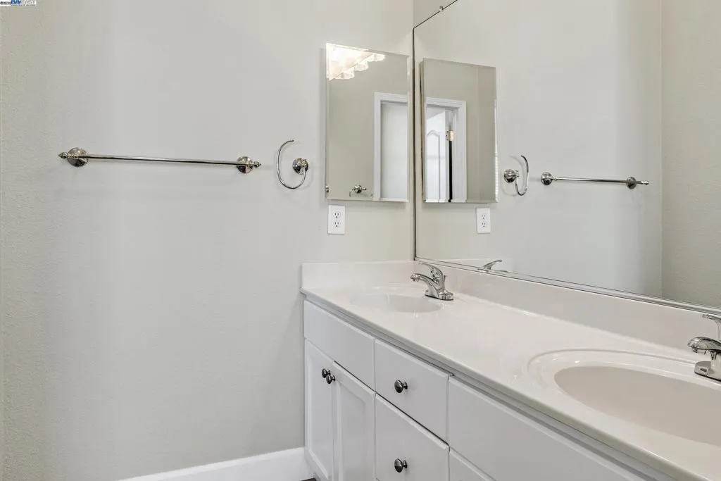 Oakdale, California 95361, United States, 2 Bedrooms Bedrooms, ,2 BathroomsBathrooms,Residential,Active,228233