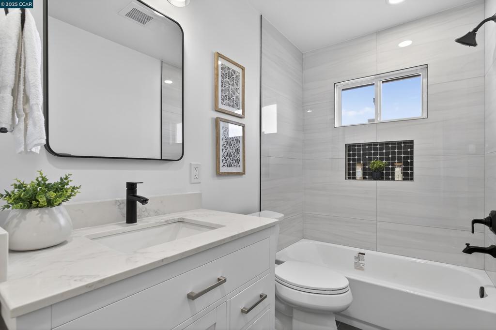 OLD PINOLE BAY - Residential