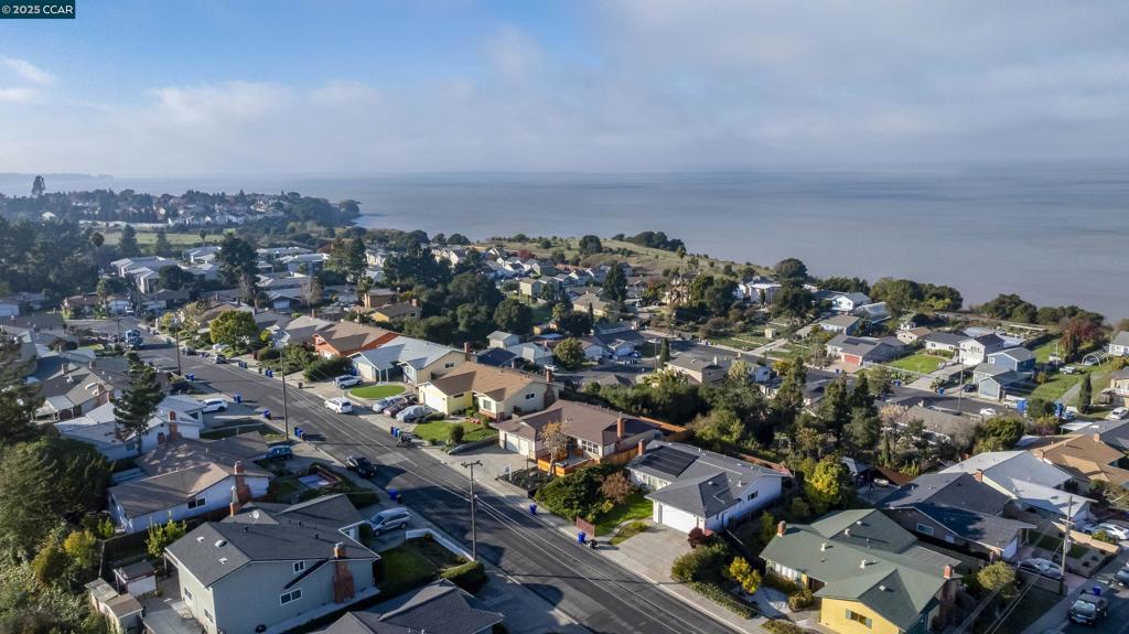 OLD PINOLE BAY - Residential