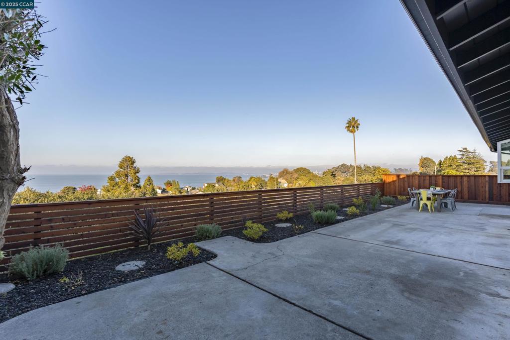 OLD PINOLE BAY - Residential