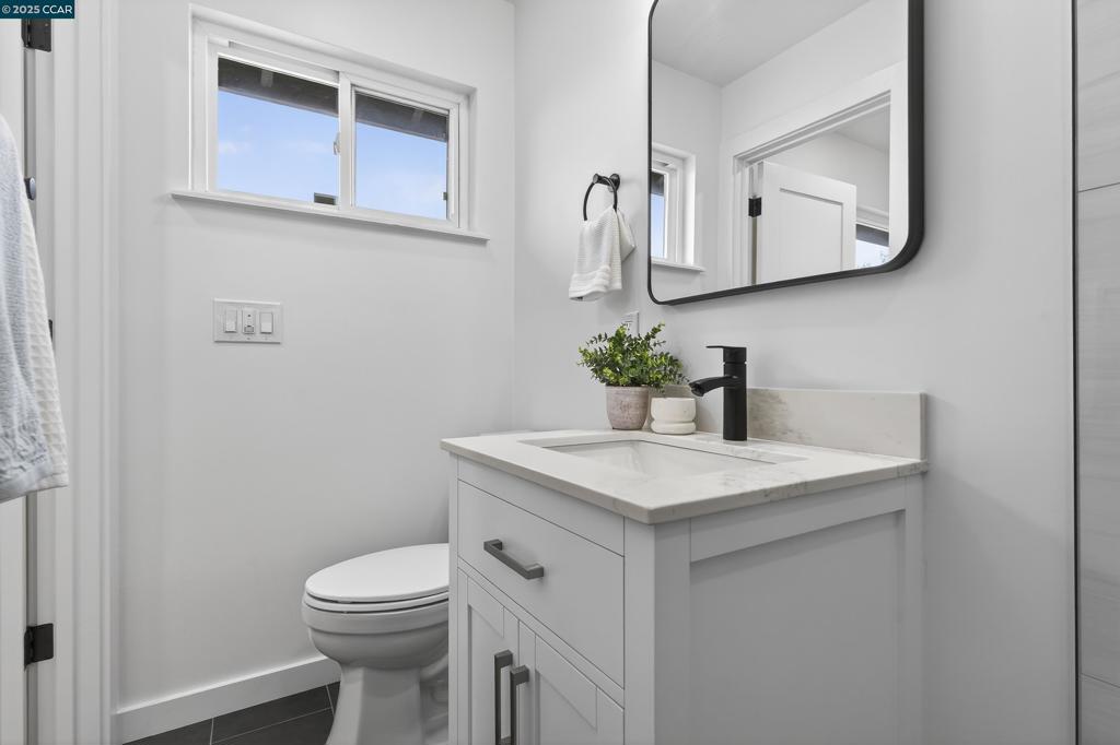 OLD PINOLE BAY - Residential