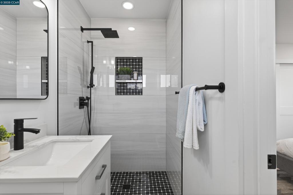 OLD PINOLE BAY - Residential