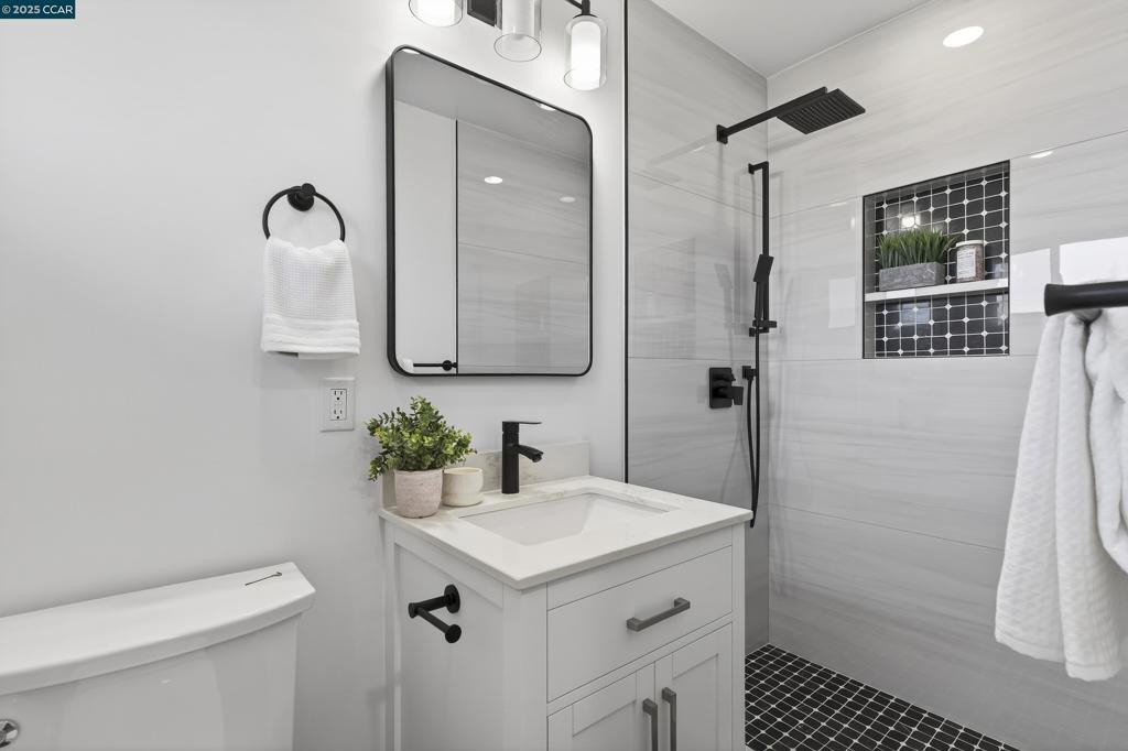 OLD PINOLE BAY - Residential