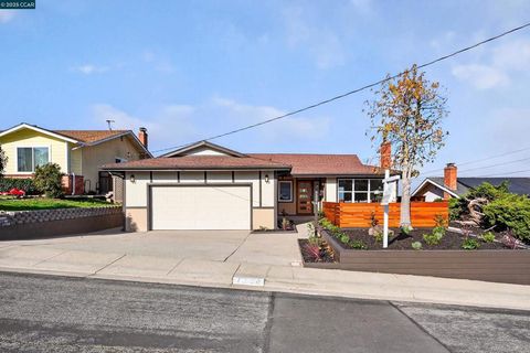 Photo of 1264 Belfair Dr Dr, Pinole, CA 94564 (MLS # 41119186)