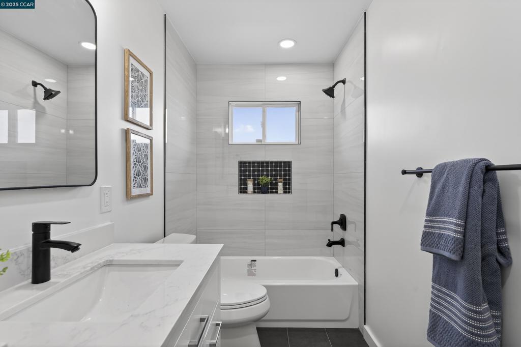 OLD PINOLE BAY - Residential