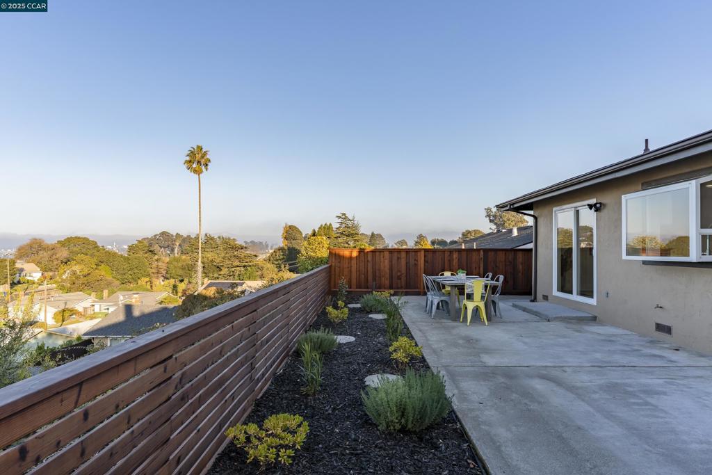 OLD PINOLE BAY - Residential