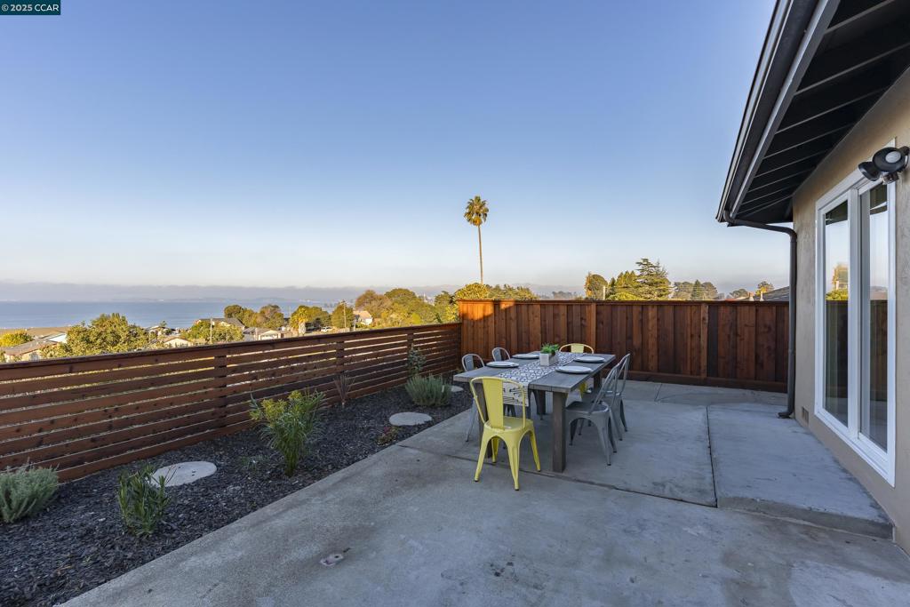 OLD PINOLE BAY - Residential