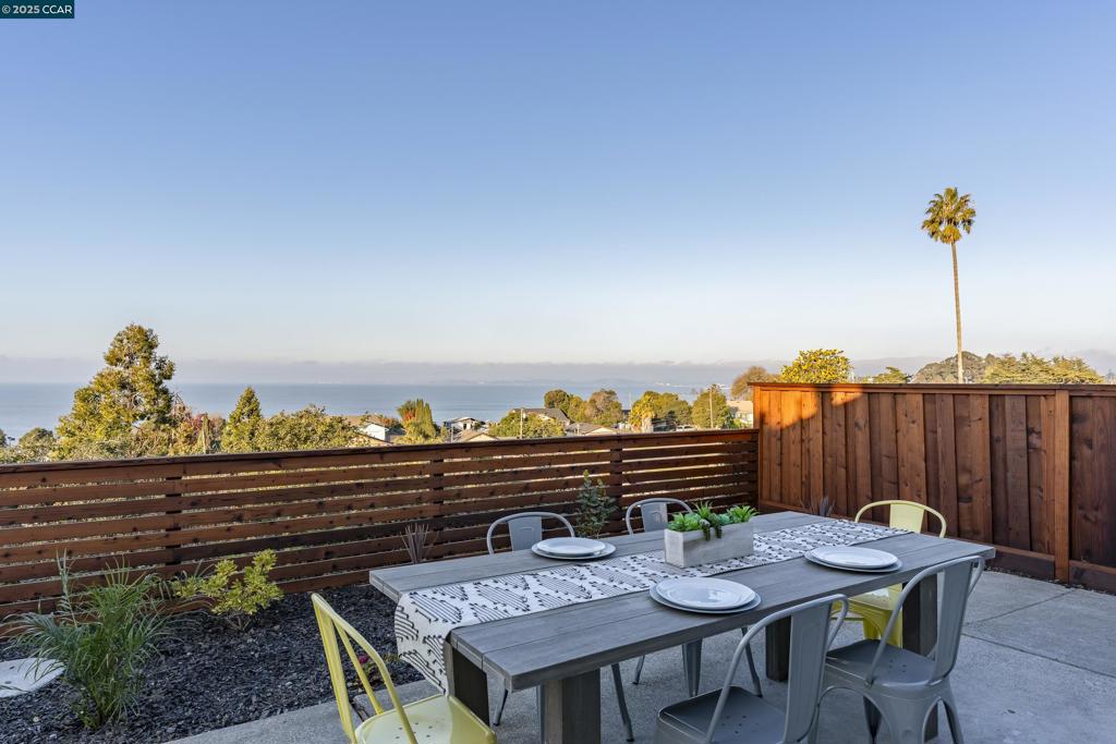 OLD PINOLE BAY - Residential