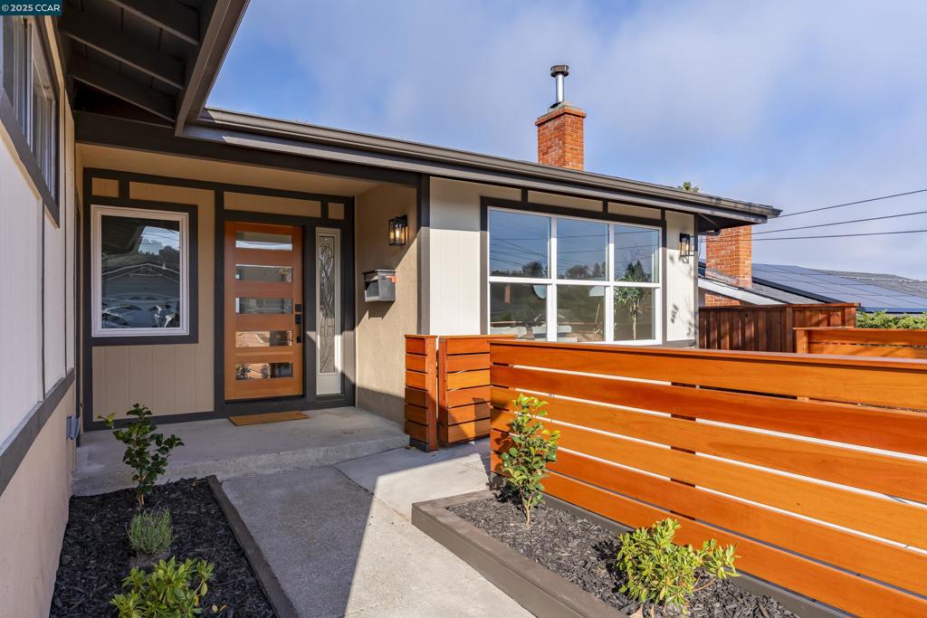 OLD PINOLE BAY - Residential