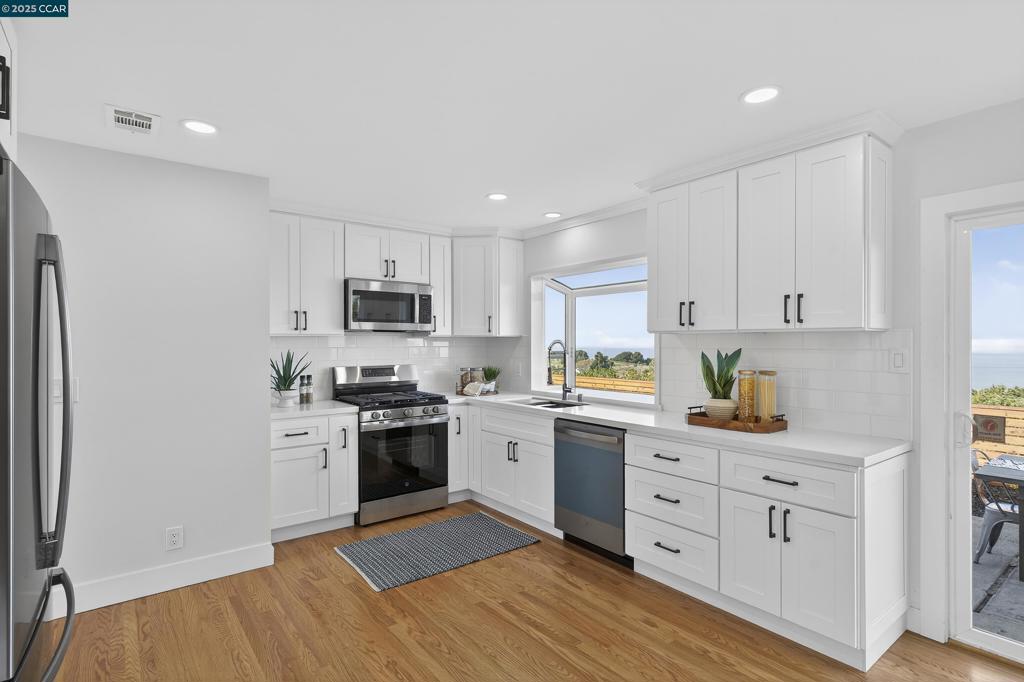 OLD PINOLE BAY - Residential