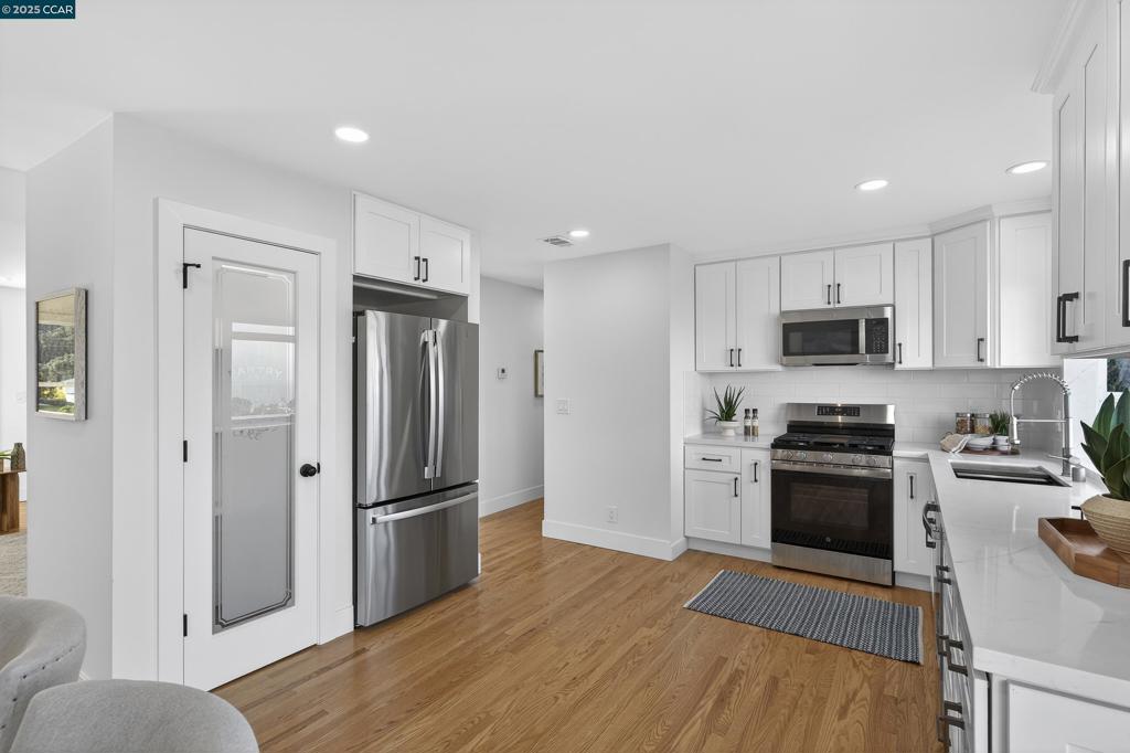 OLD PINOLE BAY - Residential