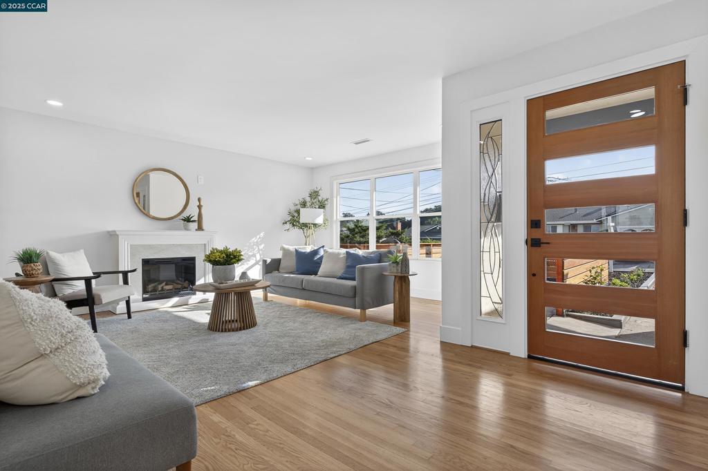 OLD PINOLE BAY - Residential