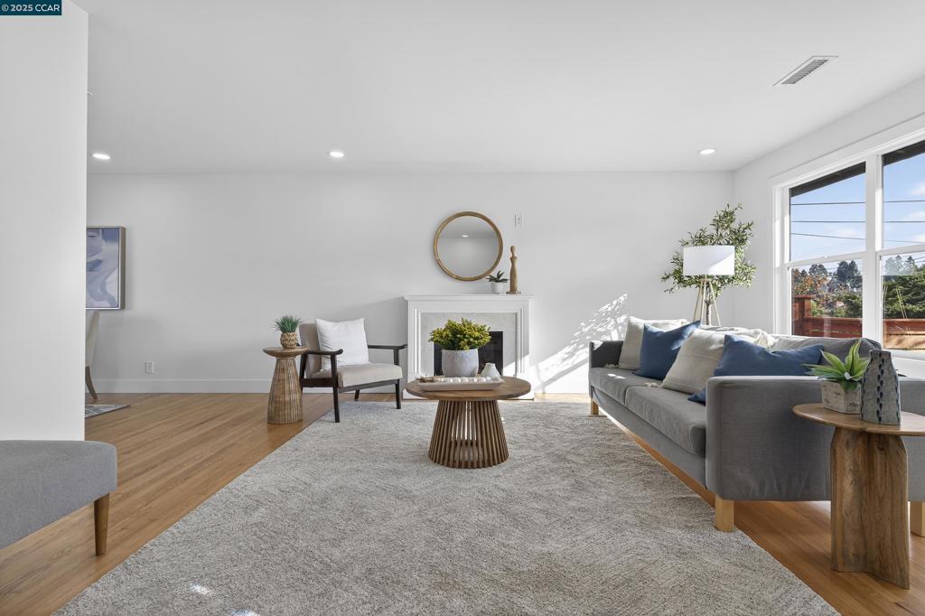 OLD PINOLE BAY - Residential