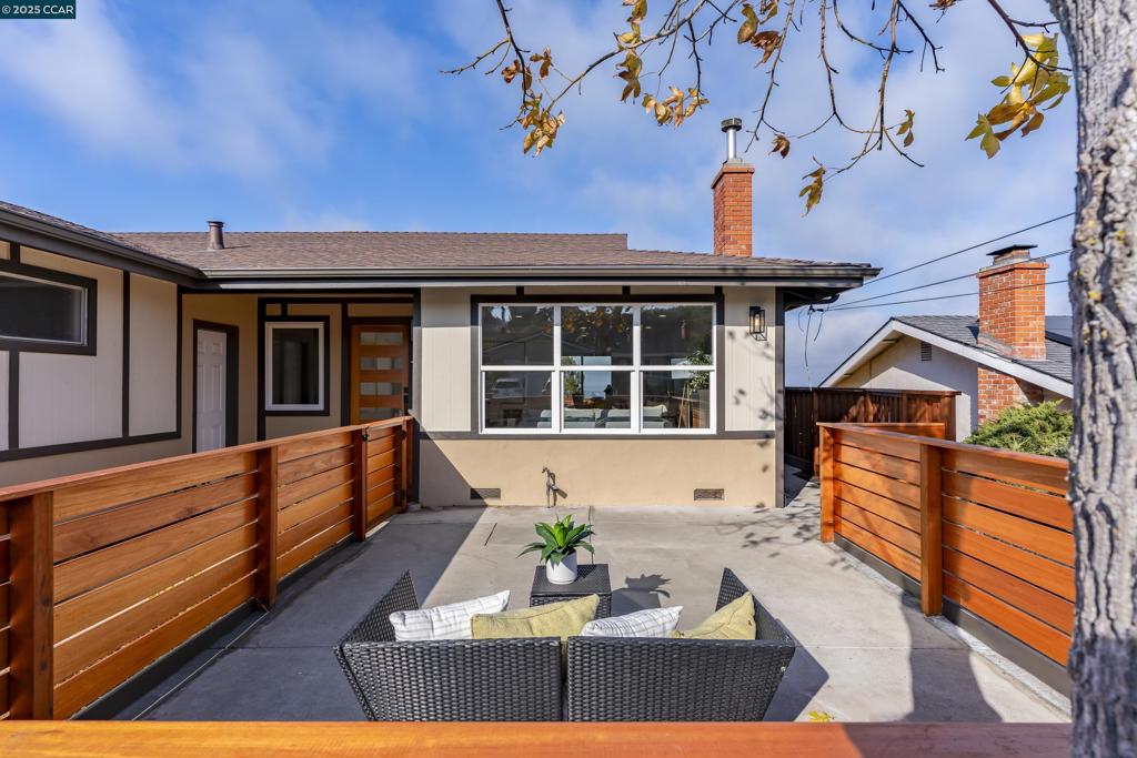 OLD PINOLE BAY - Residential