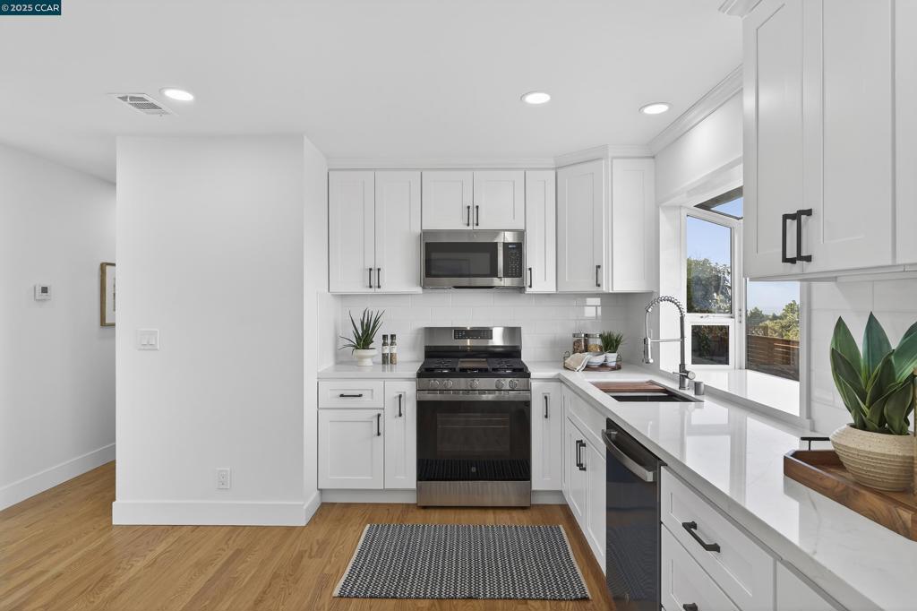 OLD PINOLE BAY - Residential