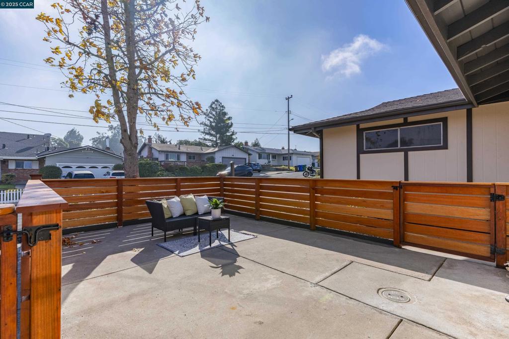 OLD PINOLE BAY - Residential