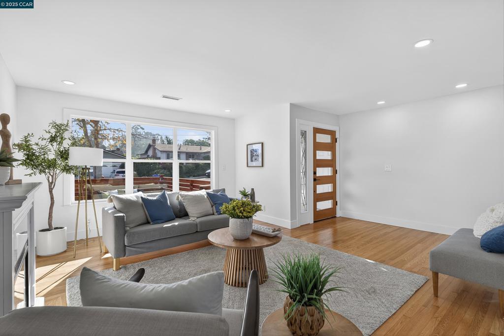 OLD PINOLE BAY - Residential