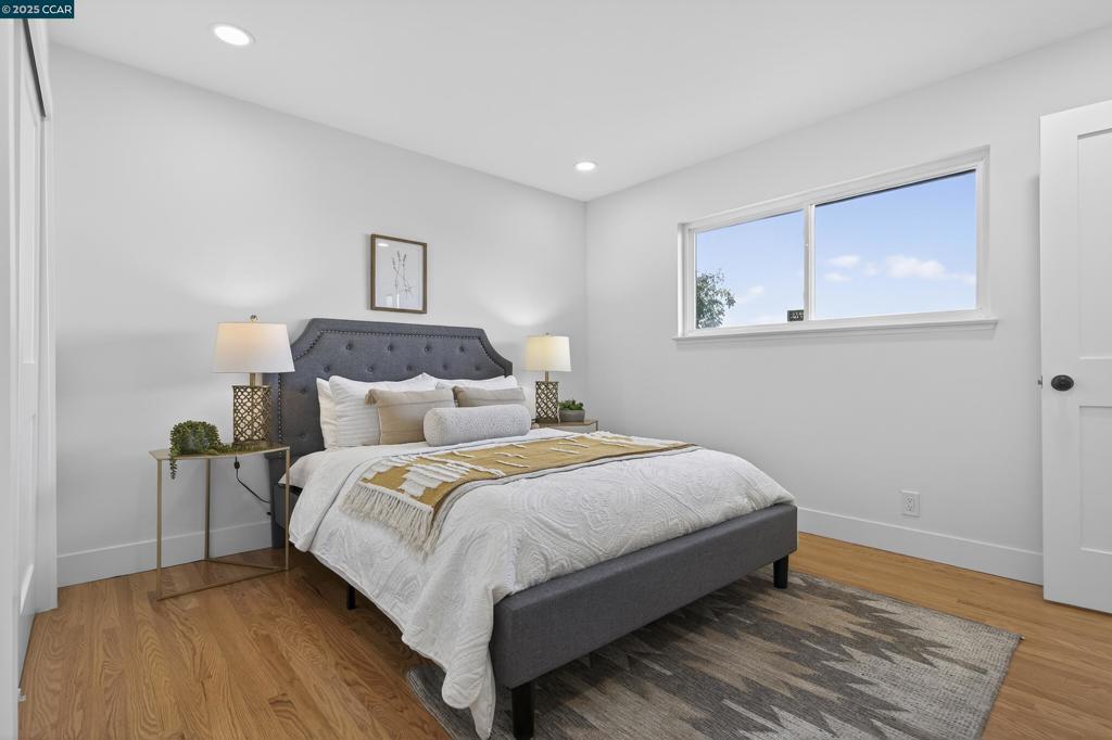 OLD PINOLE BAY - Residential