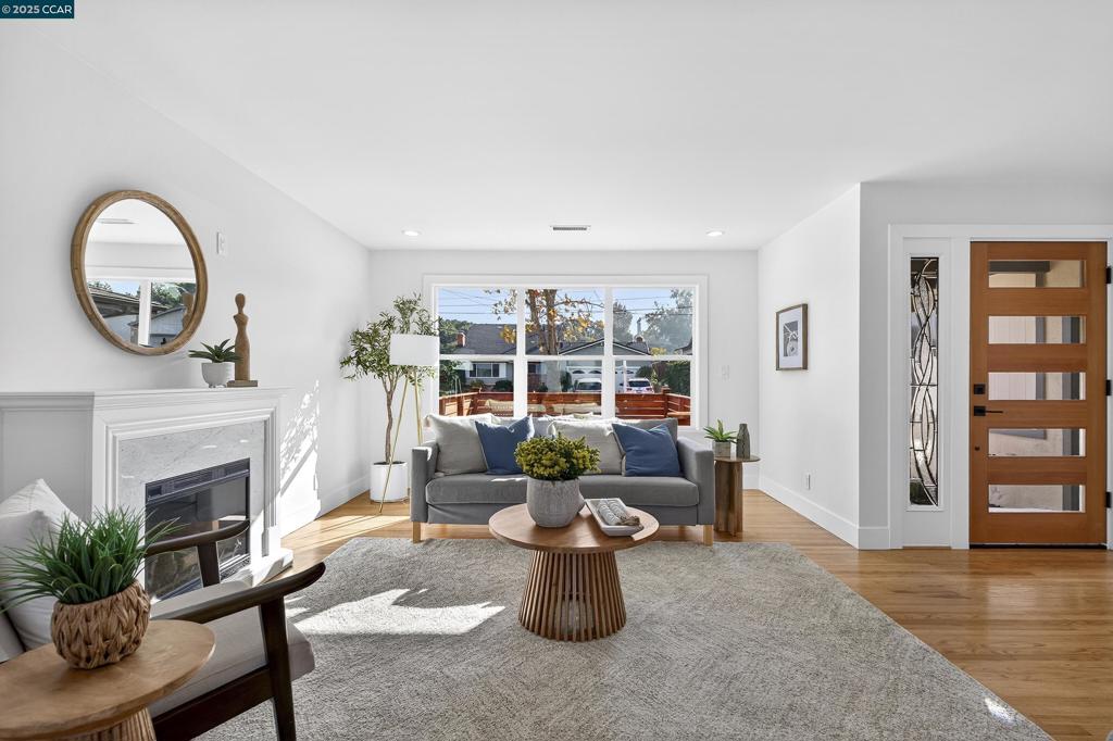 OLD PINOLE BAY - Residential