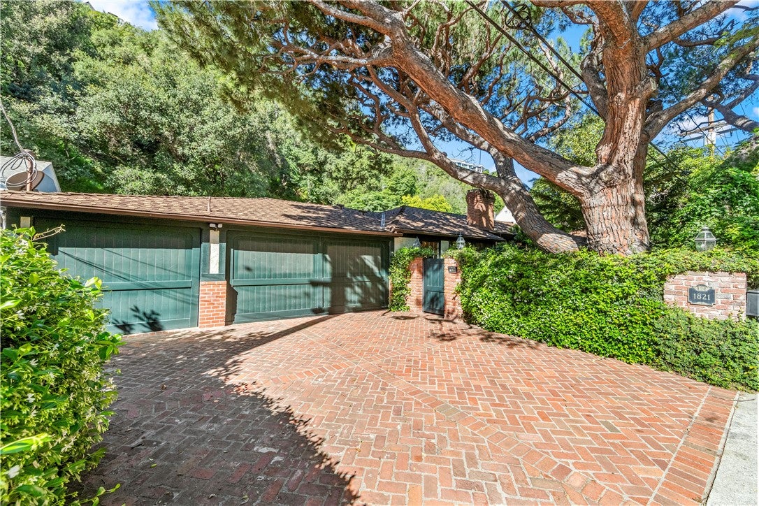 1821 Mandeville Canyon Rd