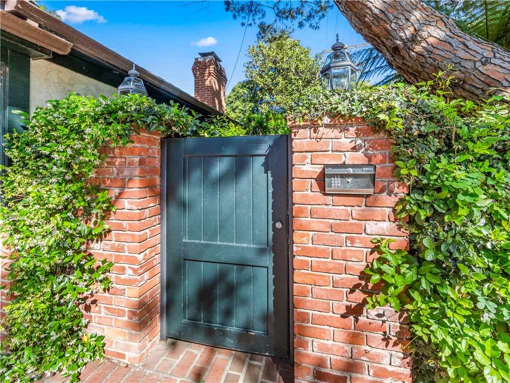 1821 Mandeville Canyon