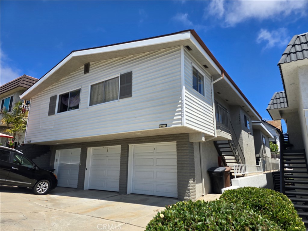 This wonderful 1 bedroom is bright and open with cool ocean breezes all the time. It’s quite large at approximately 850 sq. ft. It has New Wood-like Vinyl Plank Floors, New Quartz Counter Tops, New Kitchen Cabinet, Fresh Paint, New Bathroom Vanity, New Fixtures in Kitchen and Bathroom, Full Size Washer & Dryer Hookups in garage, 1-Car Garage and 1 Parking Space on driveway. Nice ocean view. We are Walking Distance to the Beach and Harbor.