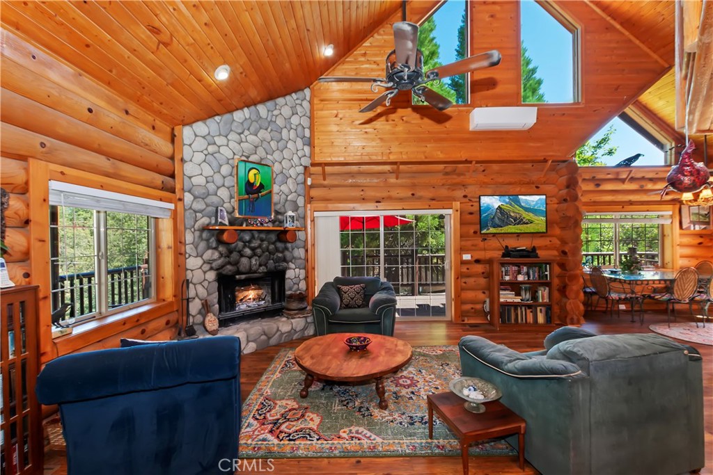 1415 Manzanita Way