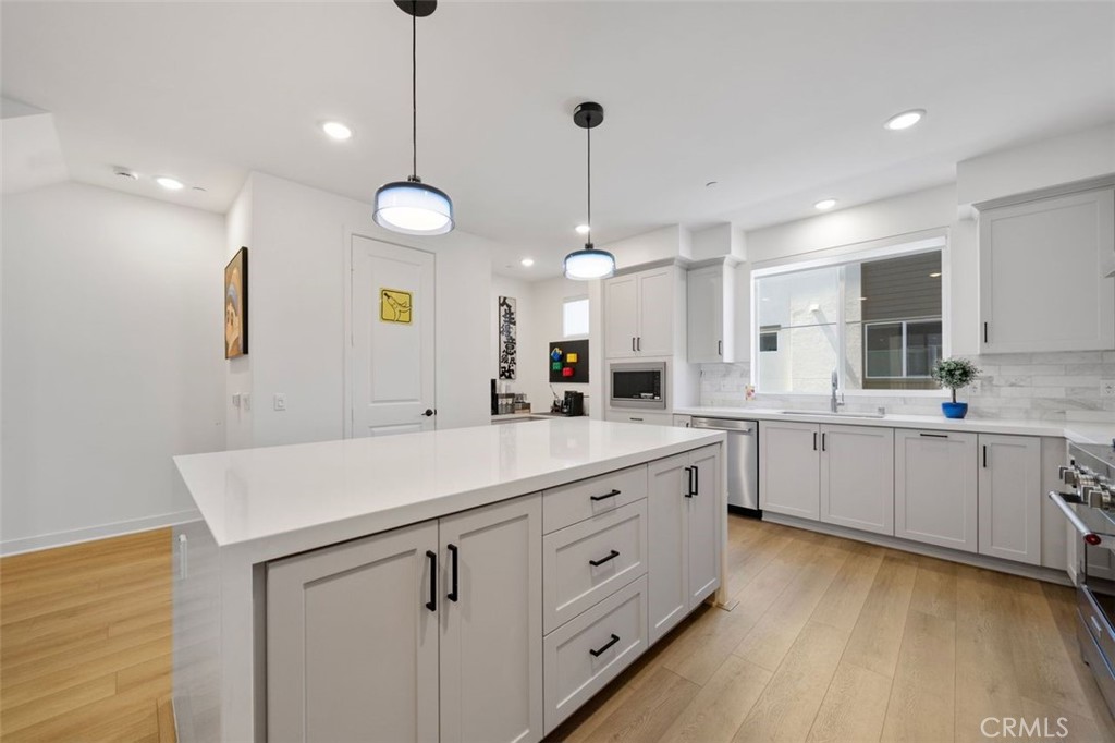 4323 Jasmine Ln