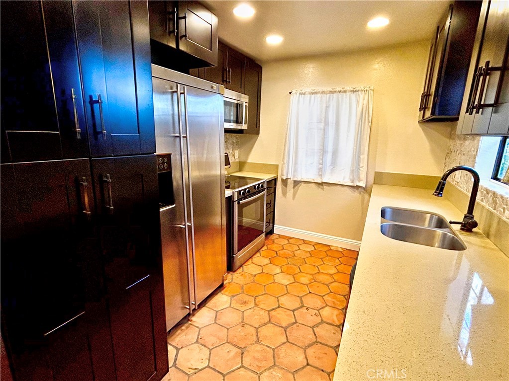 32221 W ALIPAZ Street 101