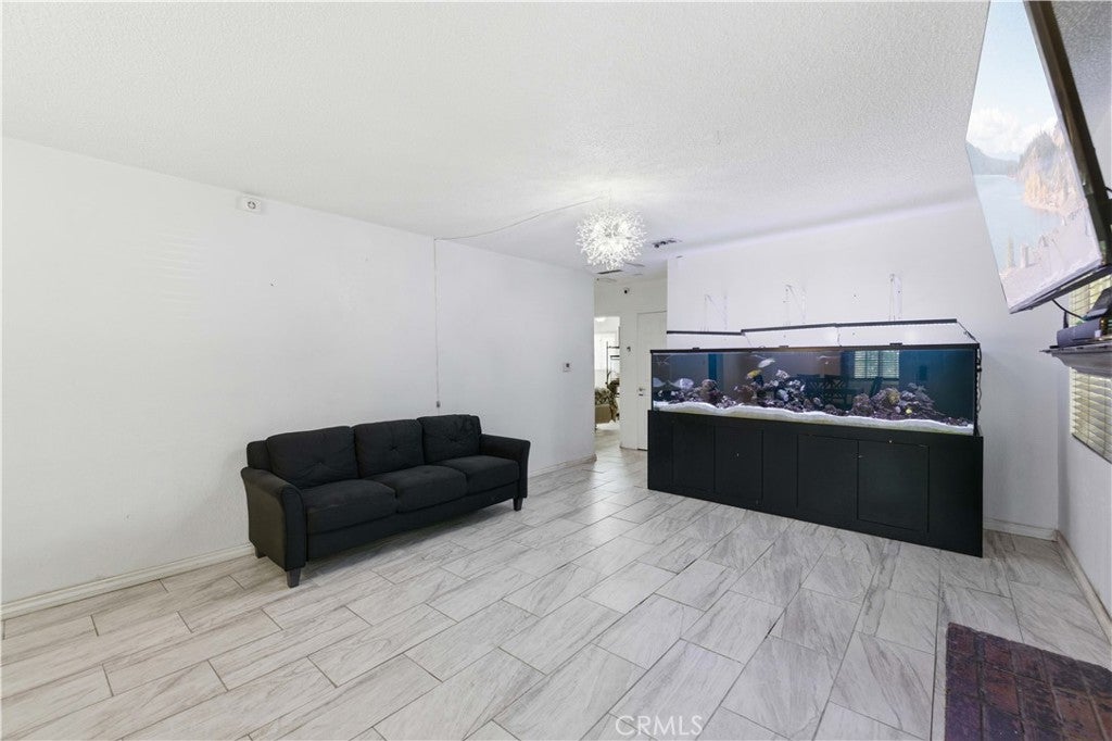 1104 W W Avenue J10