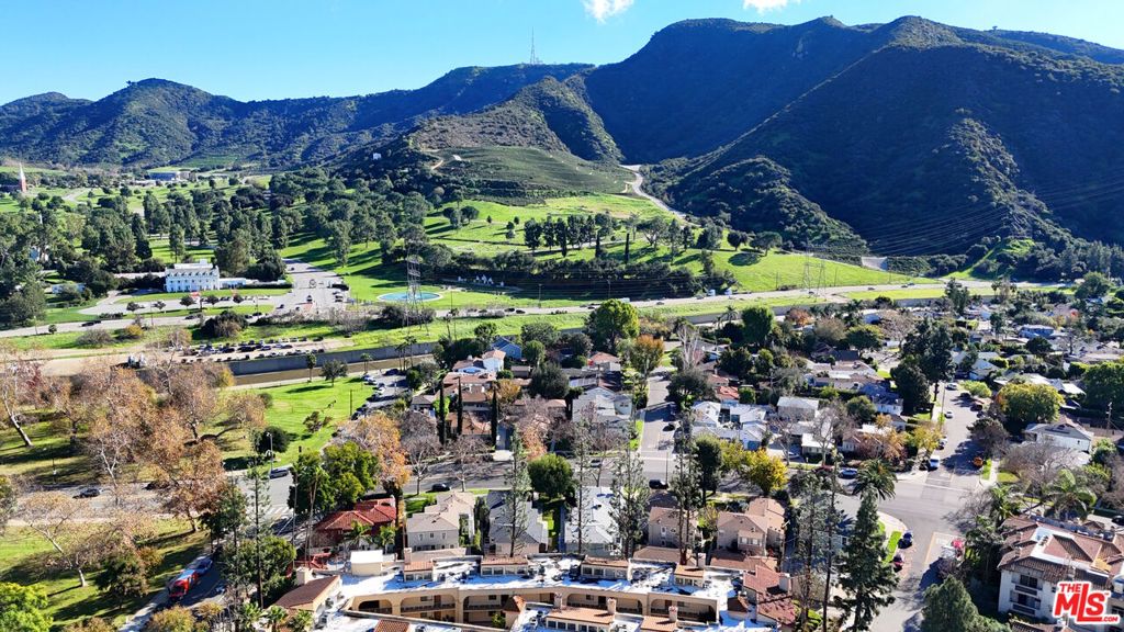 2912 W Riverside Drive