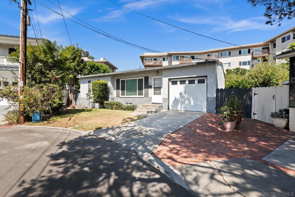 665 Pacific View Dr