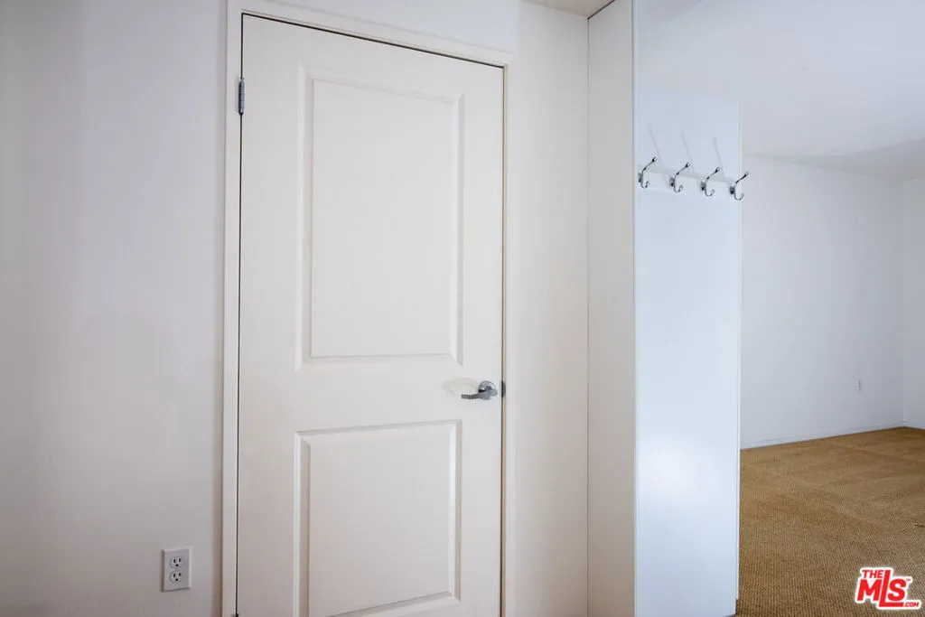 Los Angeles, California 90012, United States, 2 Bedrooms Bedrooms, ,2 BathroomsBathrooms,Residential,Pending,67760