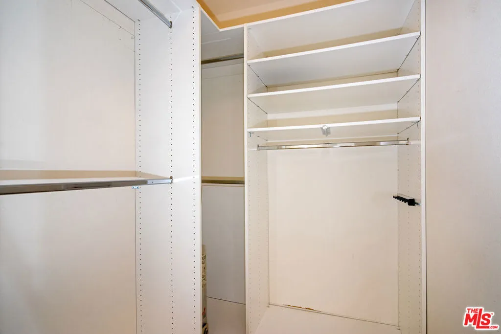 Los Angeles, California 90012, United States, 2 Bedrooms Bedrooms, ,2 BathroomsBathrooms,Residential,Pending,67760