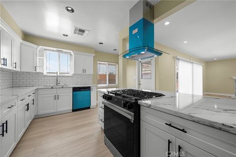 Photo of 12554 Lorne St, North Hollywood, CA 91605 (MLS # SR25221144) Photo of 12554 Lorne St, North Hollywood, CA 91605 (MLS # SR25221144)