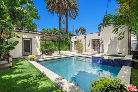 Photo of 321 N Laurel Avenue, Los Angeles, CA 90048 (MLS # 25623743)