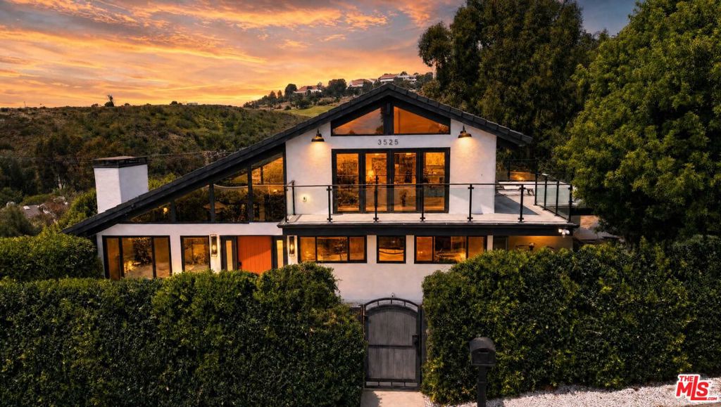 3525 Coast View Drive
