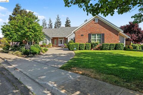 Photo of 131 Loren Ln Ln, Oakley, CA 94561 (MLS # 41129882)