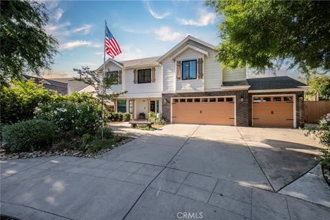 Photo of 2064 Spruce Ave, Clovis, CA 93611 (MLS # FR26088031)