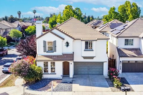 Photo of 1022 Banyan Court, San Jose, CA 95131 (MLS # ML82045408)