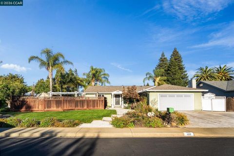 Photo of 400 Fernando Ct Ct, San Ramon, CA 94583 (MLS # 41130077)