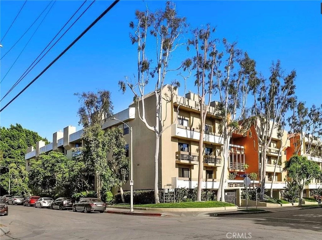 Welcome to 750 N. Kings Rd., West Hollywood – a beautifully maintained 1-bedroom, 1-bath single-story studio apartment located in one of West Hollywood’s most desirable gated communities.
This private and quiet unit offers an open-concept layout with excellent natural light and peaceful courtyard views. The spacious living area flows easily into the updated kitchen and full bathroom, creating a comfortable and functional space. Ideal for professionals or creatives seeking a stylish, central location to call home.
Included in the lease is one gated underground parking space, secure building access, and community amenities such as a resident-only fitness center and lush common areas and roof top views. Pets will be considered, making this a pet-friendly option for those with furry companions. Monthly rent is $3,000, with a $3,000 security deposit.
Located just steps from Melrose Avenue, Santa Monica Blvd, The Grove, and Cedars-Sinai, this residence puts you in the heart of it all — while still offering a quiet retreat to recharge. Enjoy walkability to trendy cafés, boutiques, restaurants, fitness studios, and nightlife, along with convenient access to Beverly Hills, Hollywood, and major commuter routes.
Whether you’re looking for vibrant city life or a tranquil place to unwind, this gated community delivers both. Discover the best of West Hollywood living at 750 N. Kings Rd. and make us an offer we can not refuse.