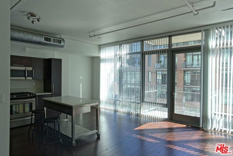 Photo of 1100 S Hope Street #1111, Los Angeles, CA 90015 (MLS # 26102078)